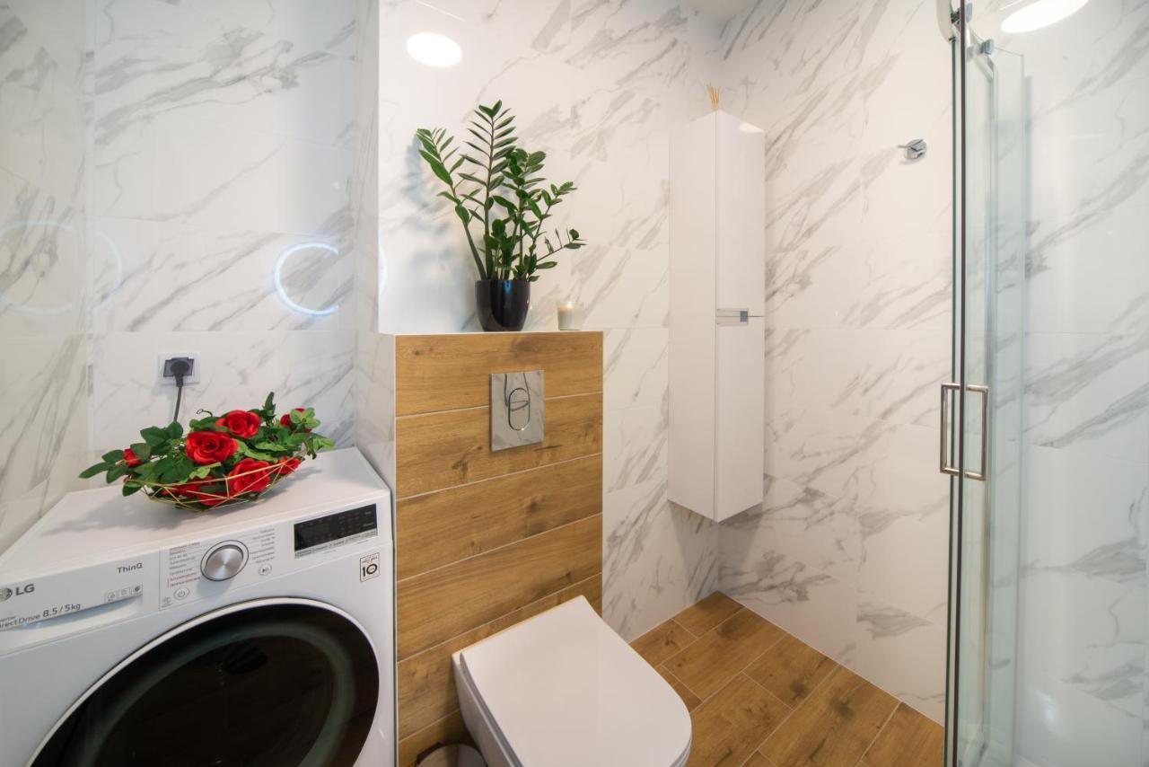 Maya'S Flats & Resorts 49 - Spacious 3 Rooms Apartment In Szafarnia Gdansk Bagian luar foto
