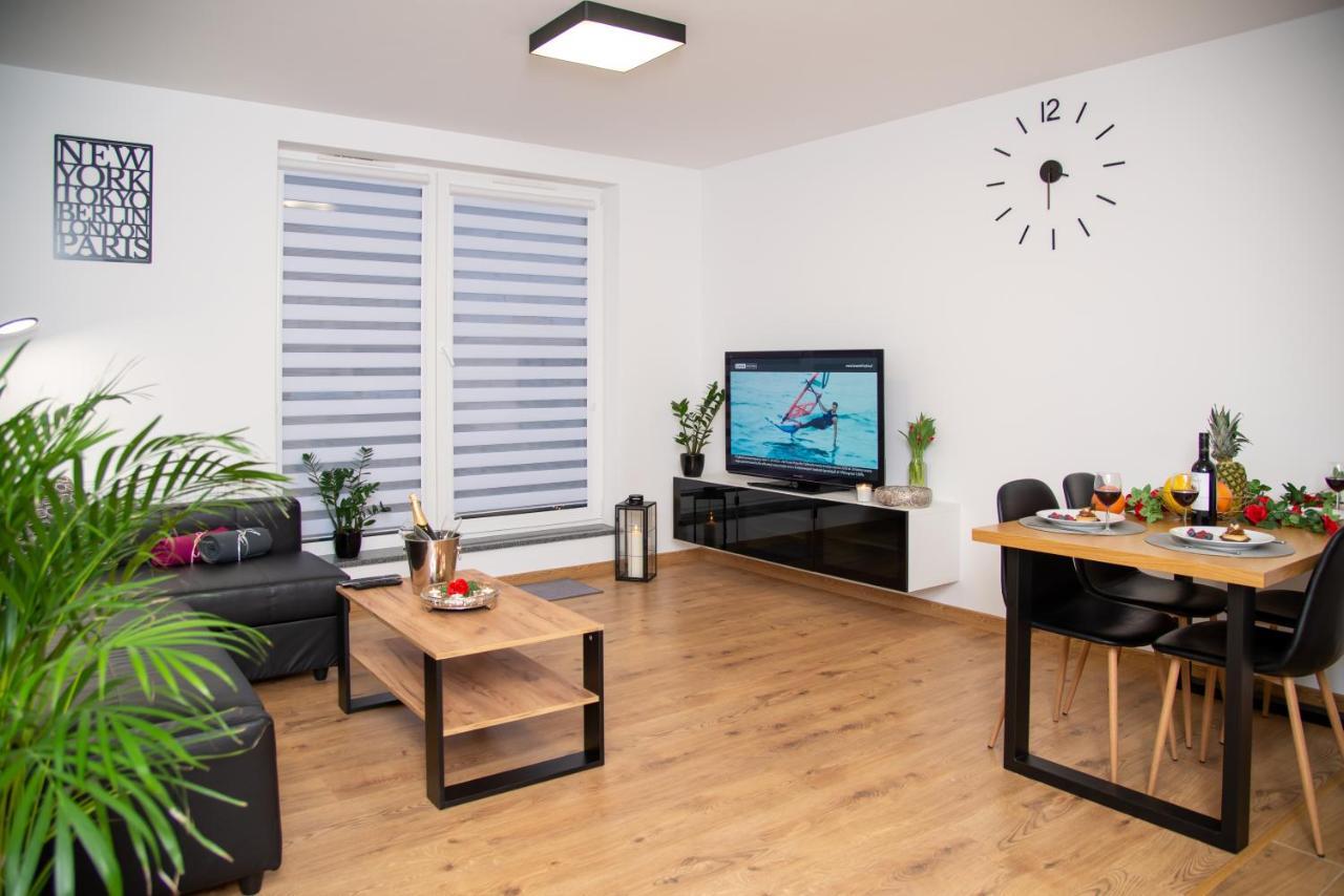 Maya'S Flats & Resorts 49 - Spacious 3 Rooms Apartment In Szafarnia Gdansk Bagian luar foto
