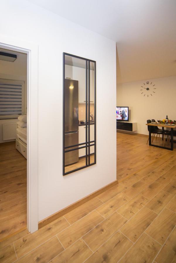 Maya'S Flats & Resorts 49 - Spacious 3 Rooms Apartment In Szafarnia Gdansk Bagian luar foto
