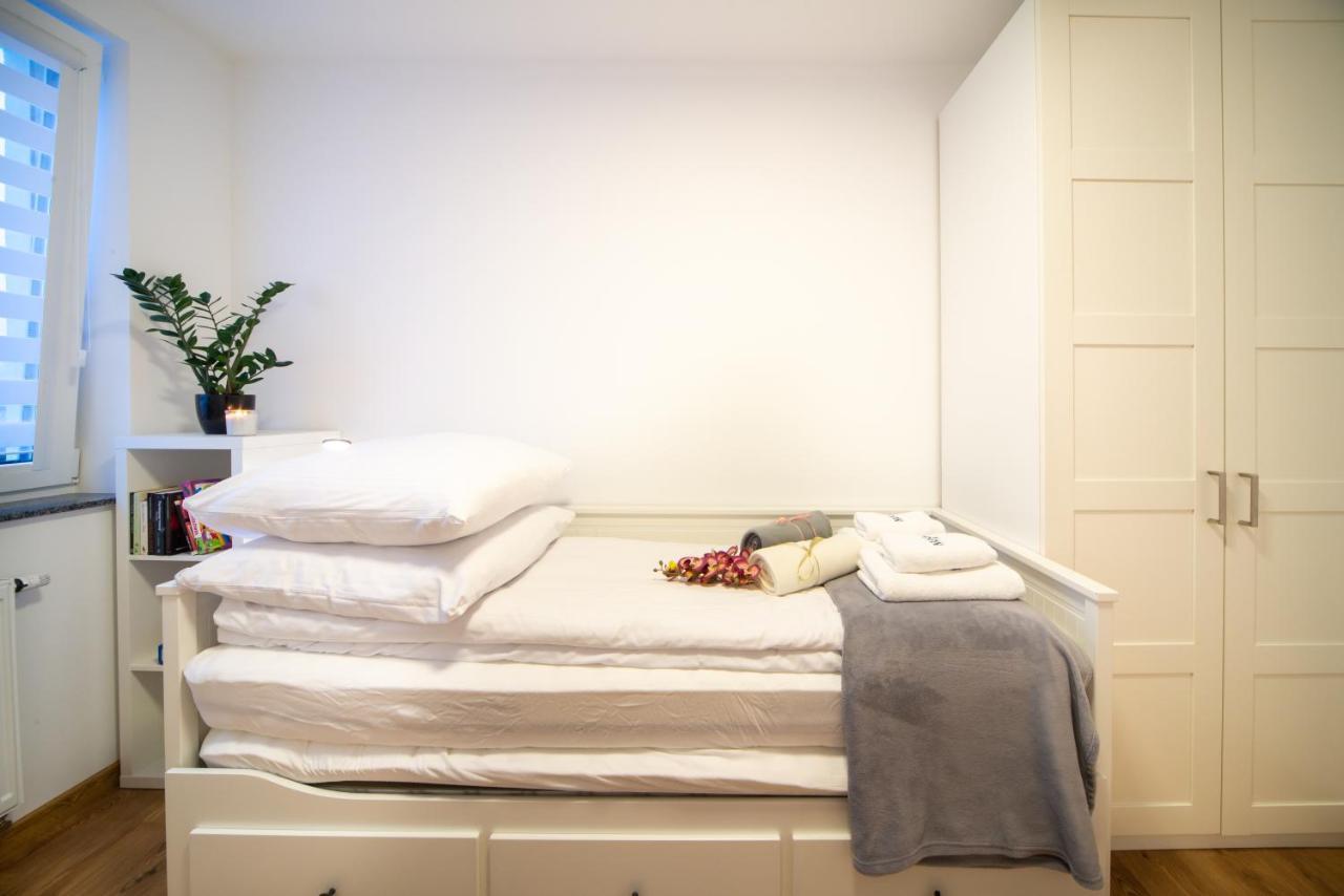 Maya'S Flats & Resorts 49 - Spacious 3 Rooms Apartment In Szafarnia Gdansk Bagian luar foto