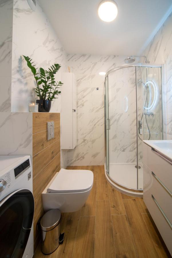 Maya'S Flats & Resorts 49 - Spacious 3 Rooms Apartment In Szafarnia Gdansk Bagian luar foto