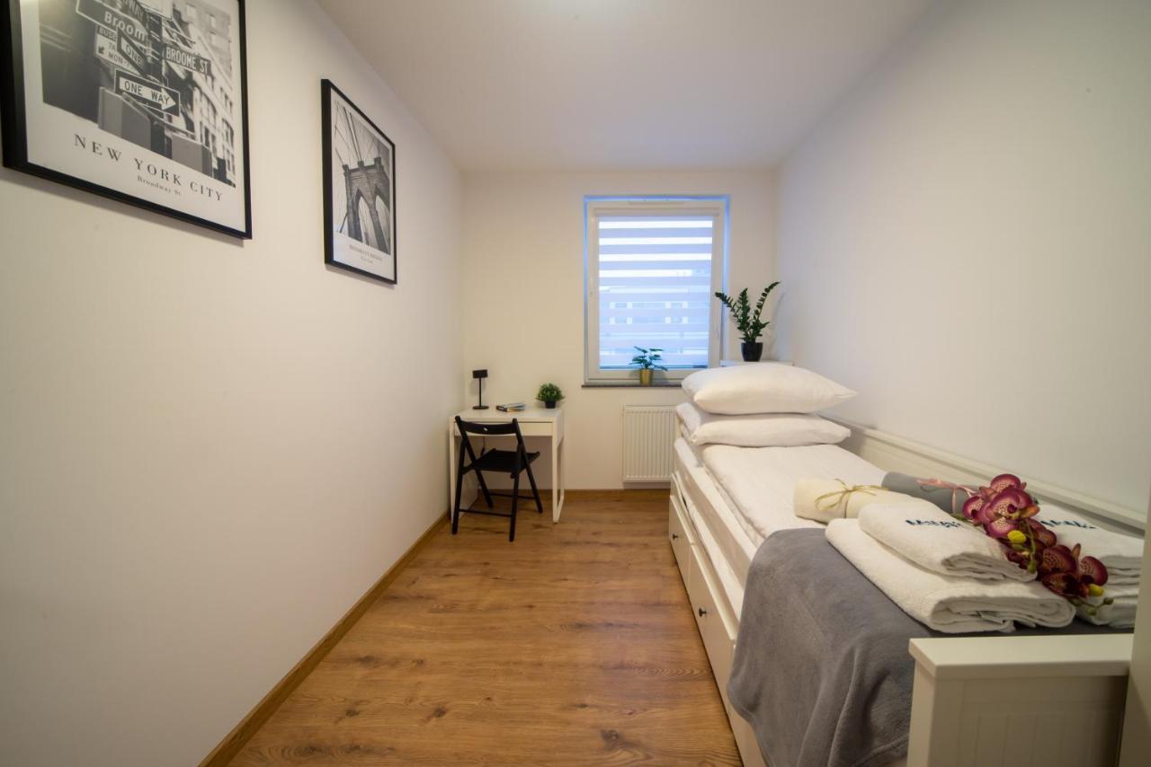 Maya'S Flats & Resorts 49 - Spacious 3 Rooms Apartment In Szafarnia Gdansk Bagian luar foto