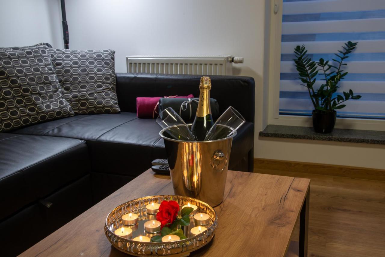 Maya'S Flats & Resorts 49 - Spacious 3 Rooms Apartment In Szafarnia Gdansk Bagian luar foto
