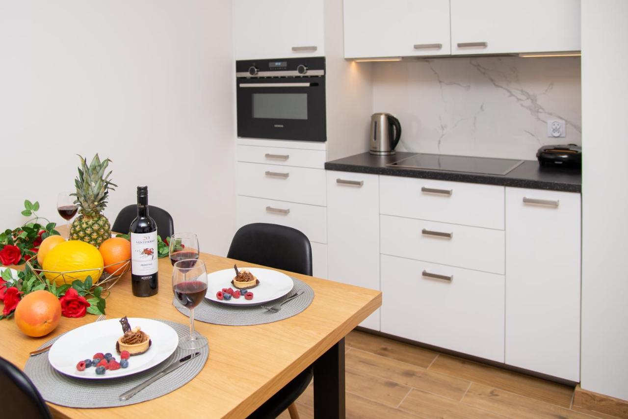 Maya'S Flats & Resorts 49 - Spacious 3 Rooms Apartment In Szafarnia Gdansk Bagian luar foto