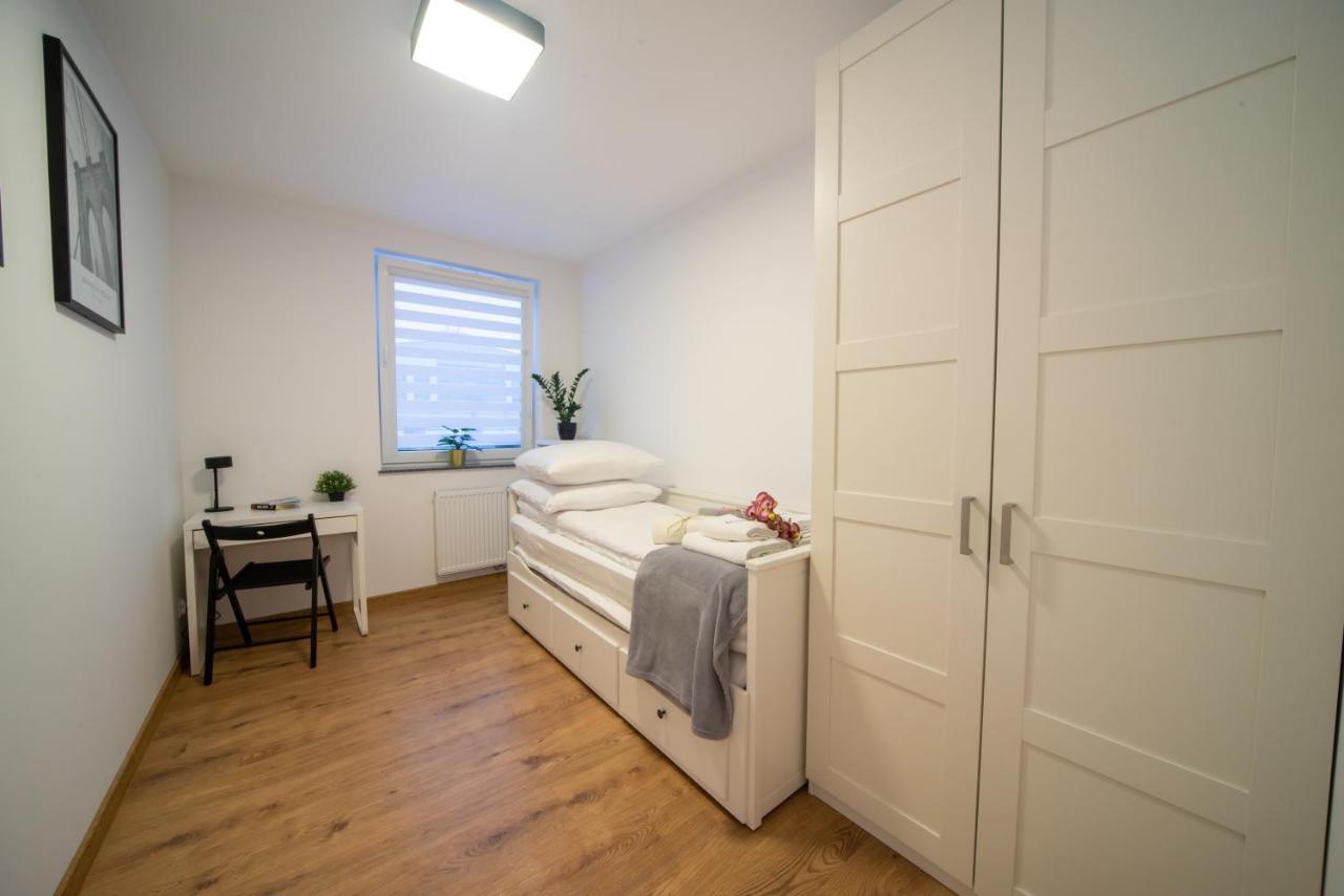 Maya'S Flats & Resorts 49 - Spacious 3 Rooms Apartment In Szafarnia Gdansk Bagian luar foto